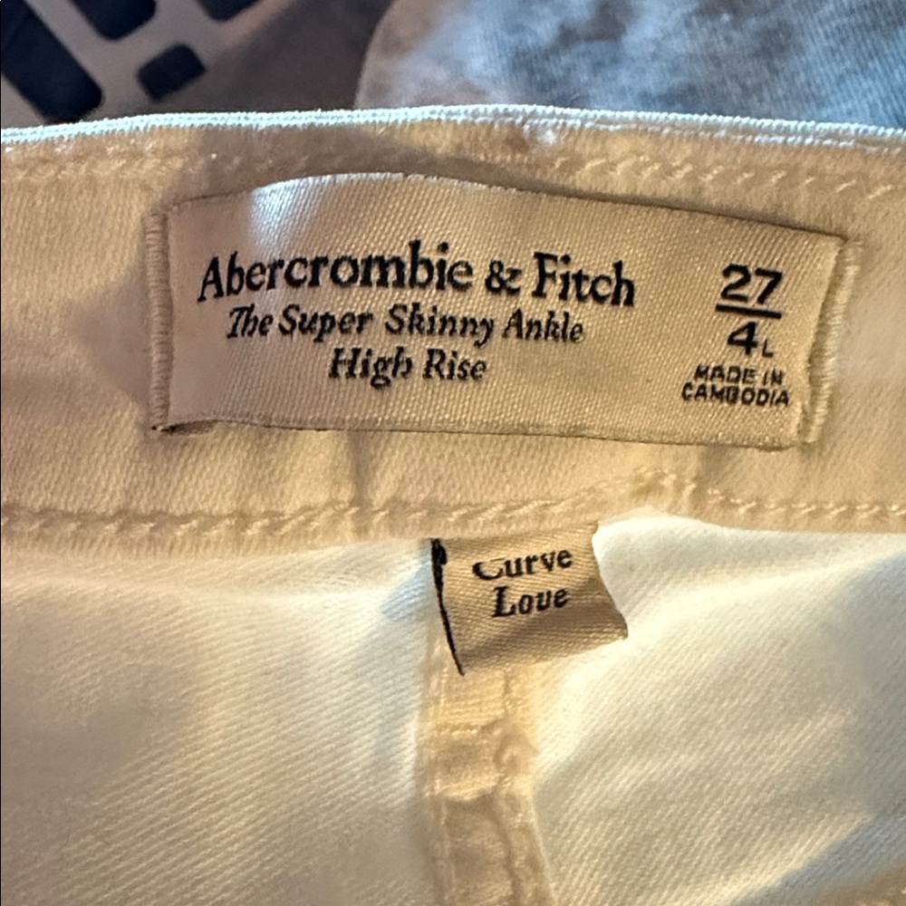 Abercrombie & Fitch White Super Skinny Ankle Jeans